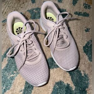 Nike Tanjun Women's Sneakers